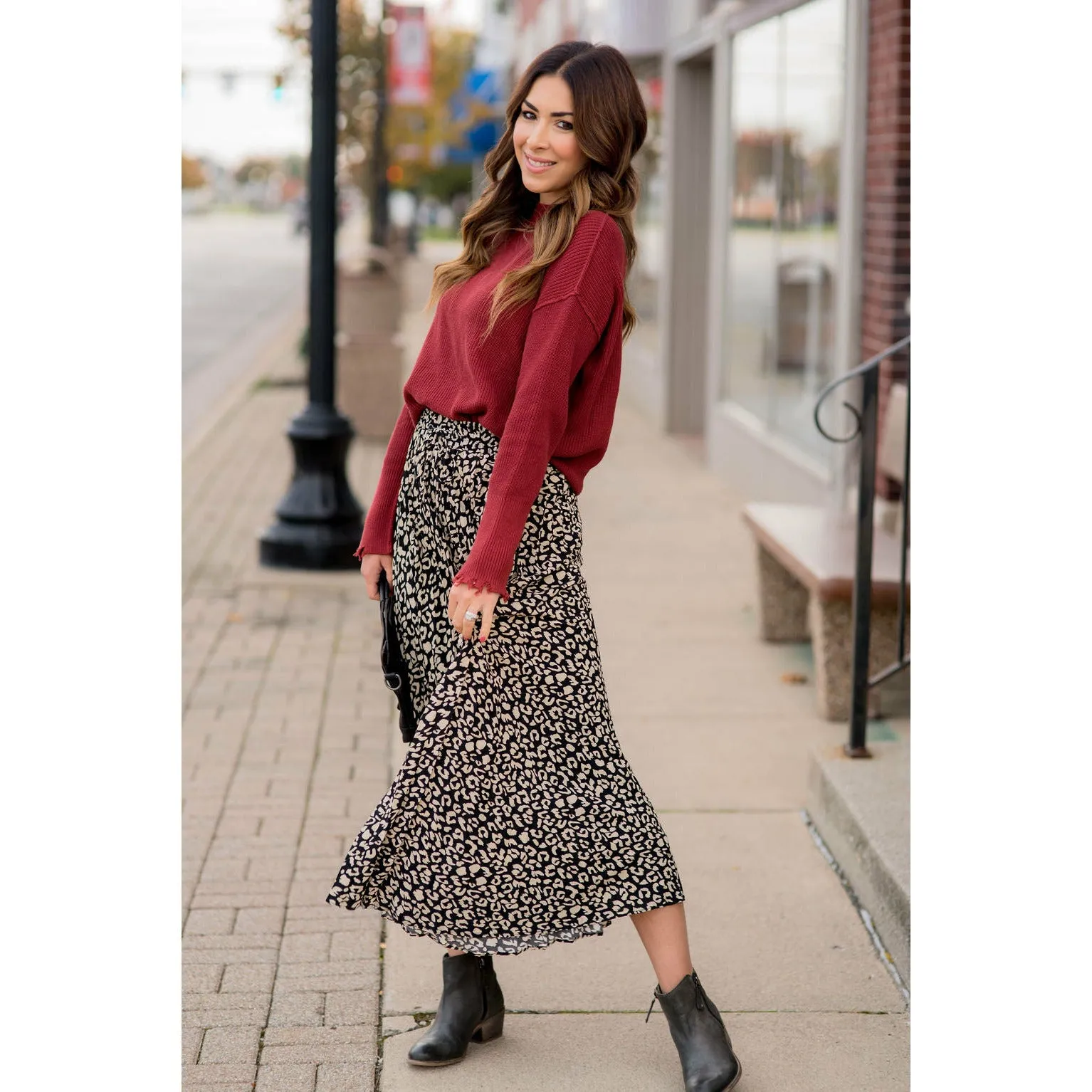 Sleek and Chic Leopard Skirt