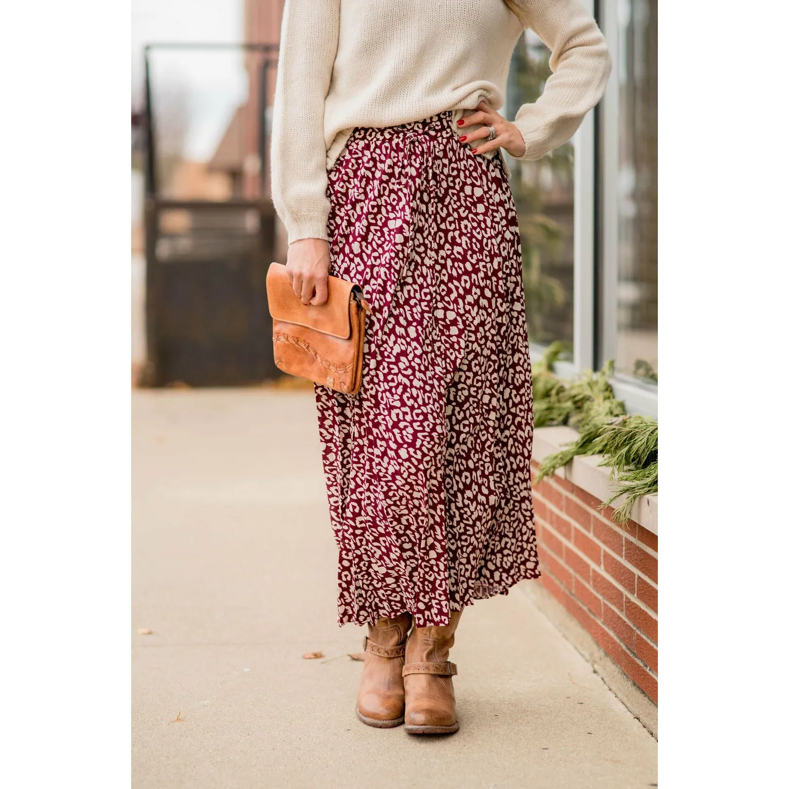 Sleek and Chic Leopard Skirt