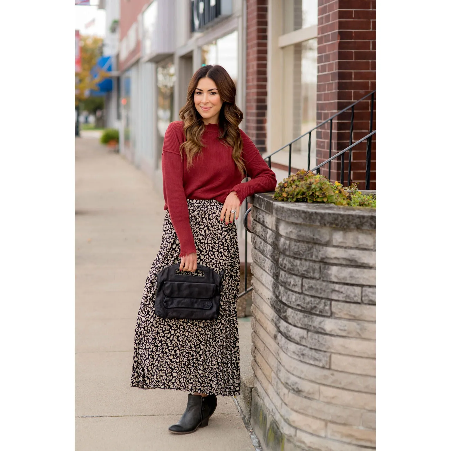 Sleek and Chic Leopard Skirt