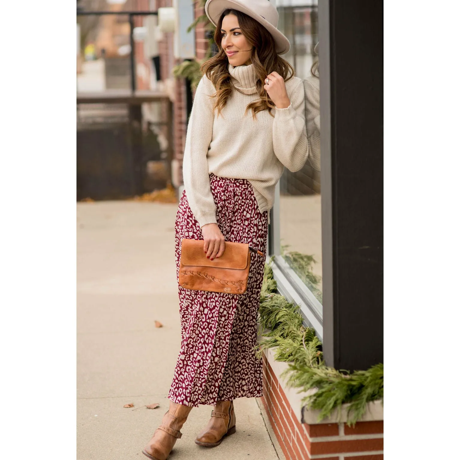 Sleek and Chic Leopard Skirt