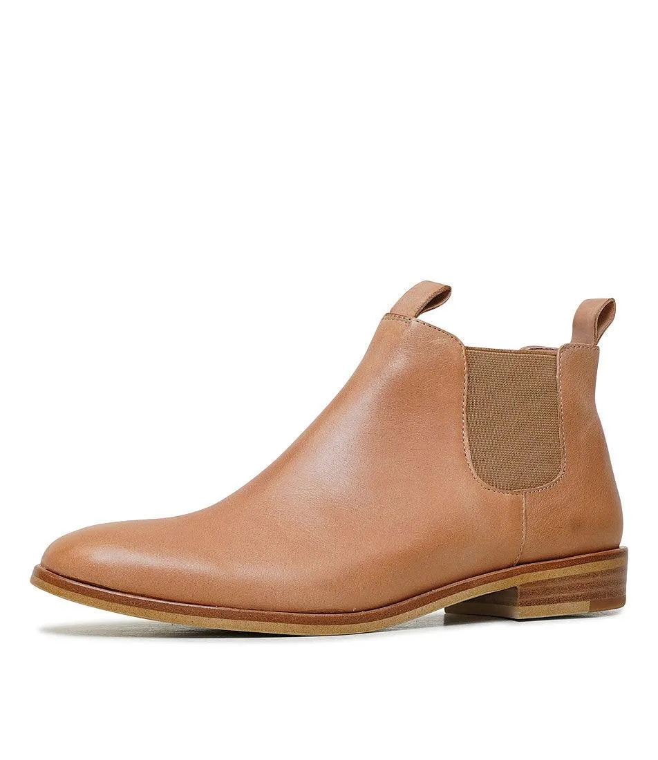 Wander Tan Leather Chelsea Boots