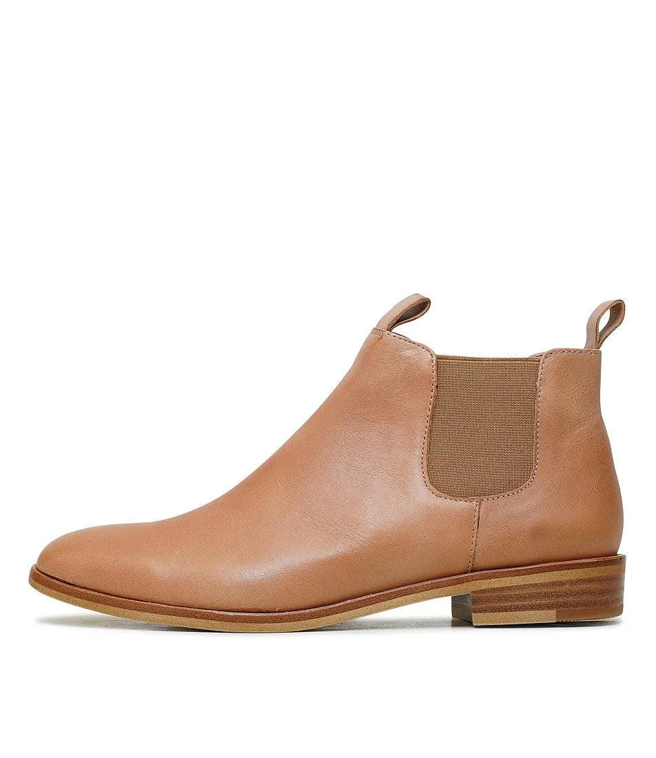 Wander Tan Leather Chelsea Boots